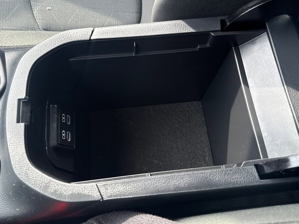 Used 2025 Toyota RAV4 XLE w/ Convenience Package image 27