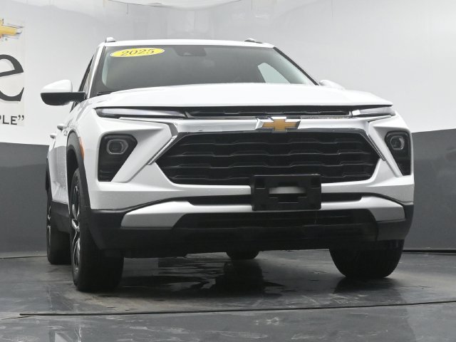 Used 2025 Chevrolet TrailBlazer LT AWD/4WD image 3