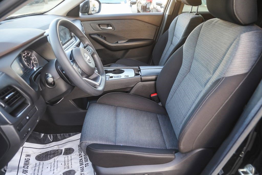 Used 2023 Nissan Rogue SV FWD image 16