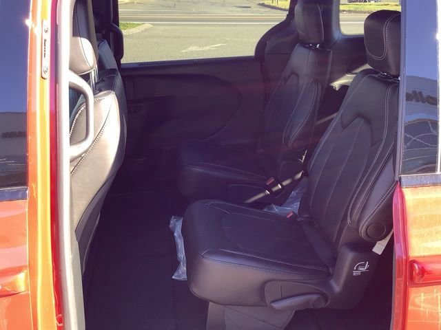 New 2026 Chrysler Pacifica Select w/ S Appearance Package image 11