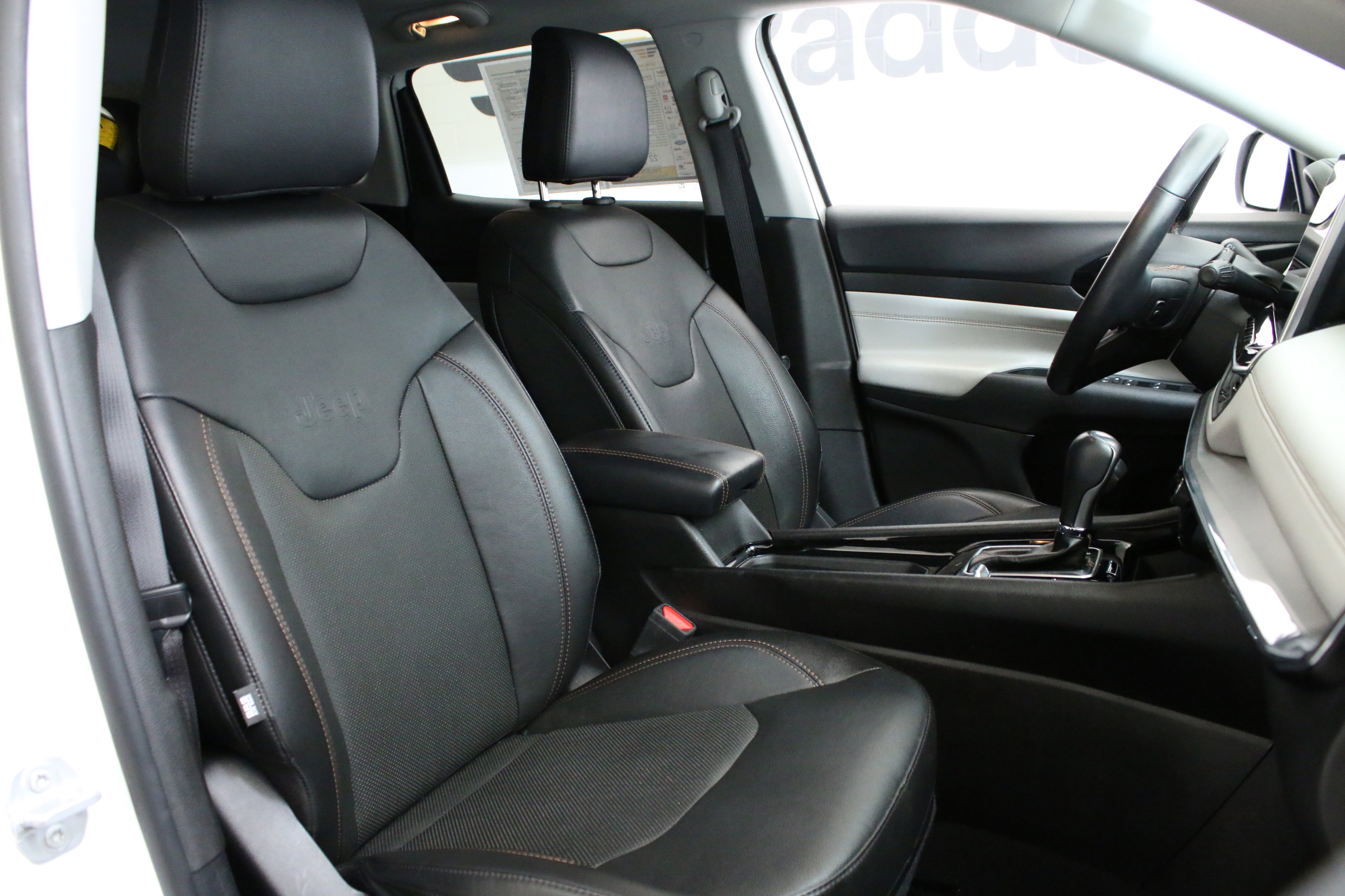 Used 2022 Jeep Compass Limited image 30