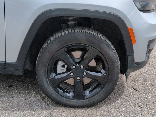 Used 2024 Jeep Grand Cherokee L Altitude AWD/4WD image 10