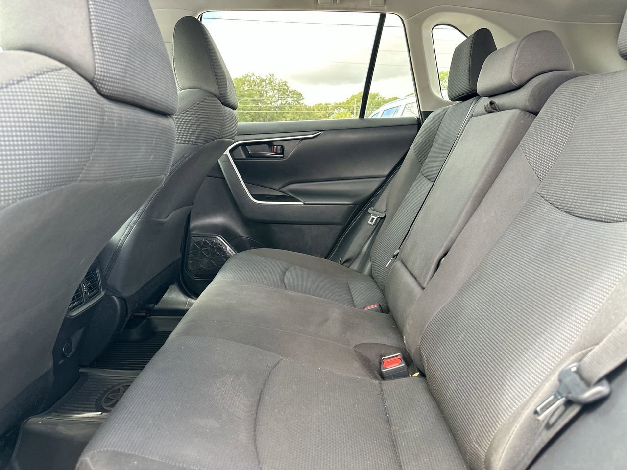 Used 2022 Toyota RAV4 LE image 14