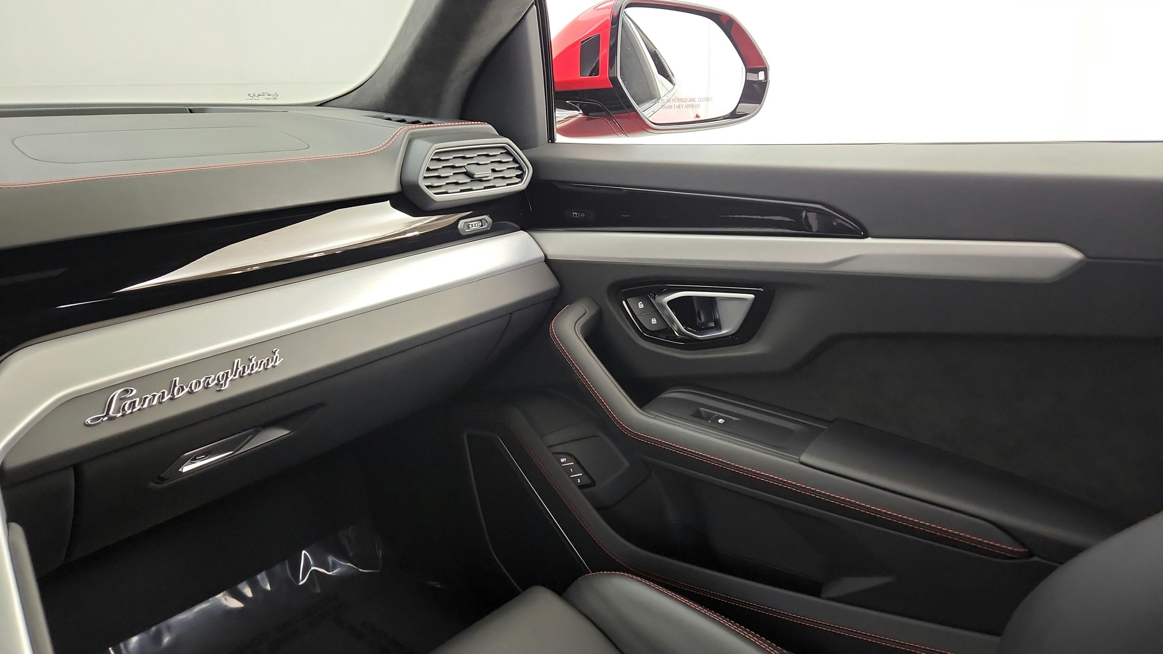 Used 2022 Lamborghini Urus AWD/4WD image 35