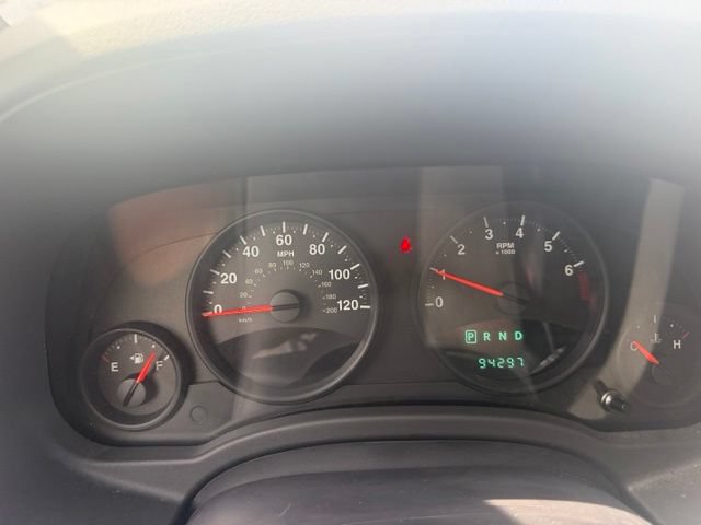 Used 2013 Jeep Compass Latitude FWD image 17