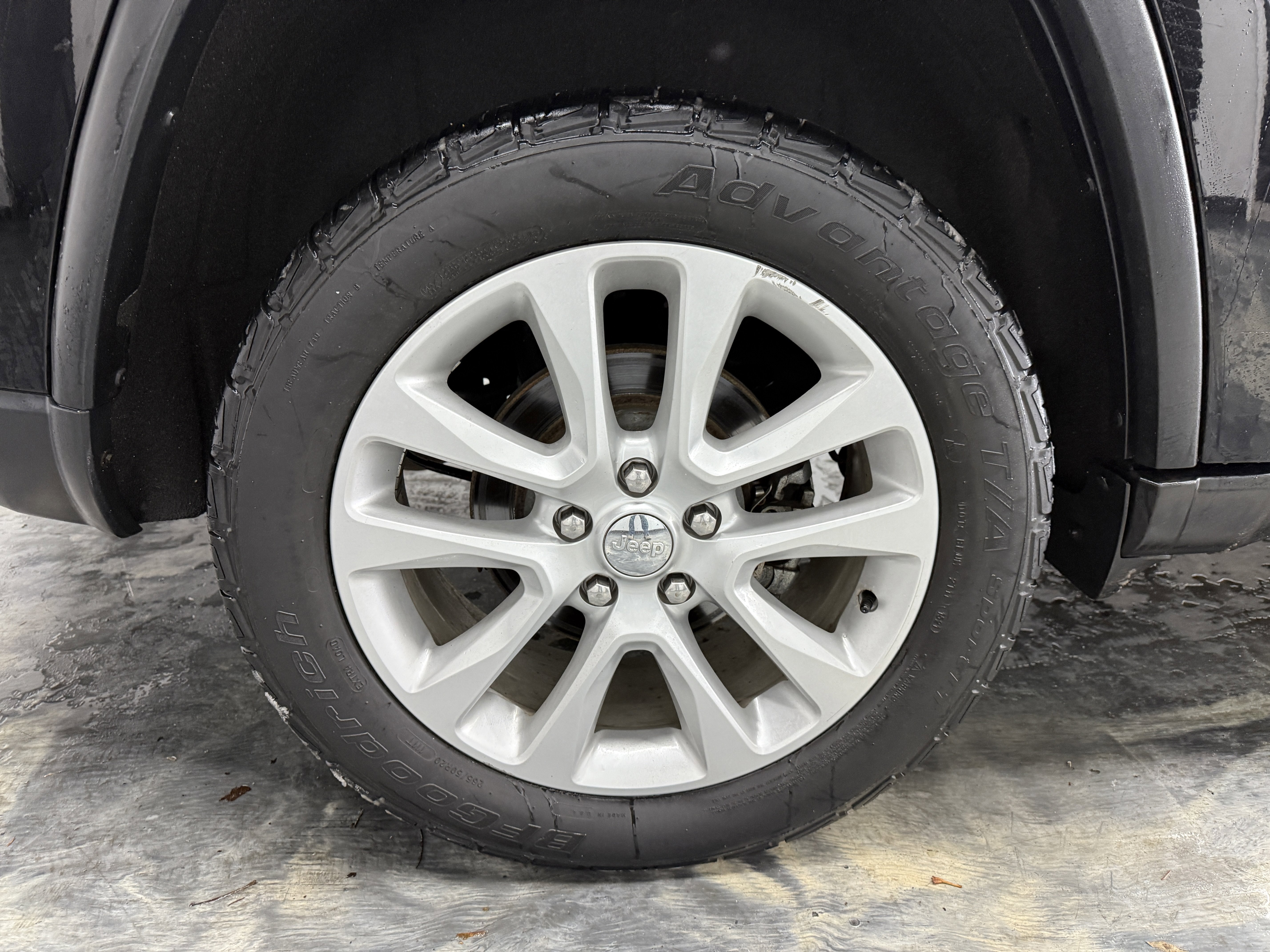 Used 2017 Jeep Grand Cherokee Limited image 25