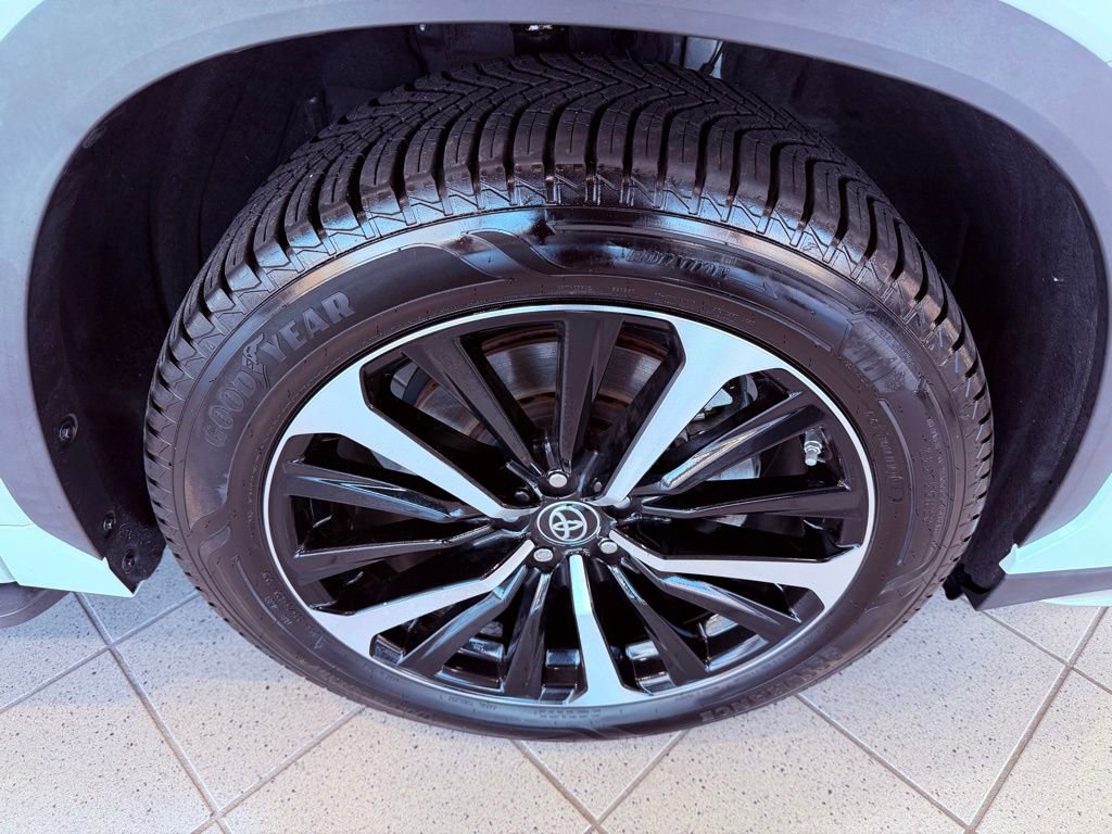 Used 2022 Toyota Highlander XSE image 18