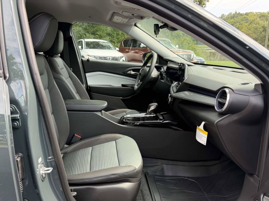 New 2026 Chevrolet Trax LT w/ Driver Confidence Package FWD image 12