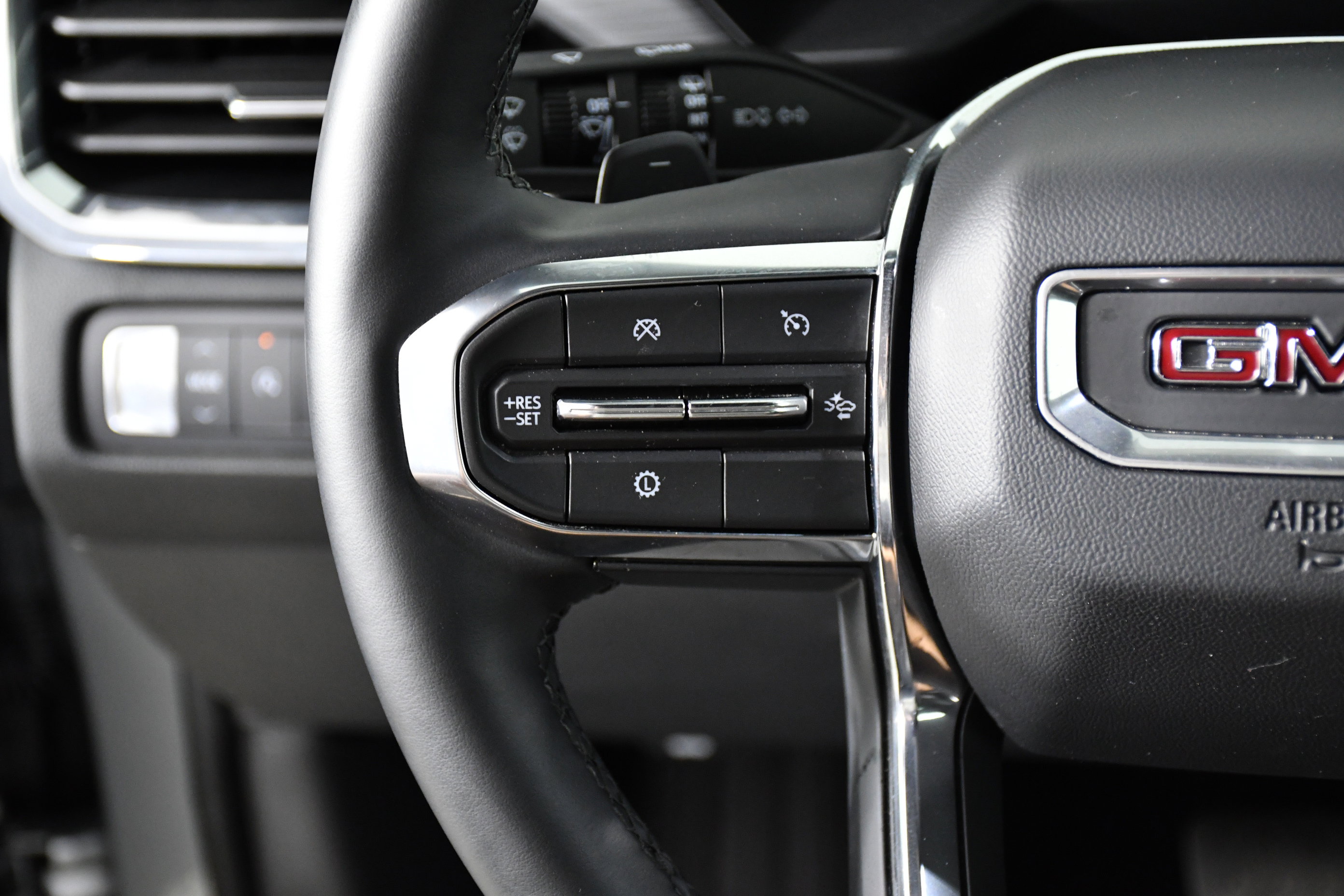 Used 2025 GMC Acadia Elevation image 11