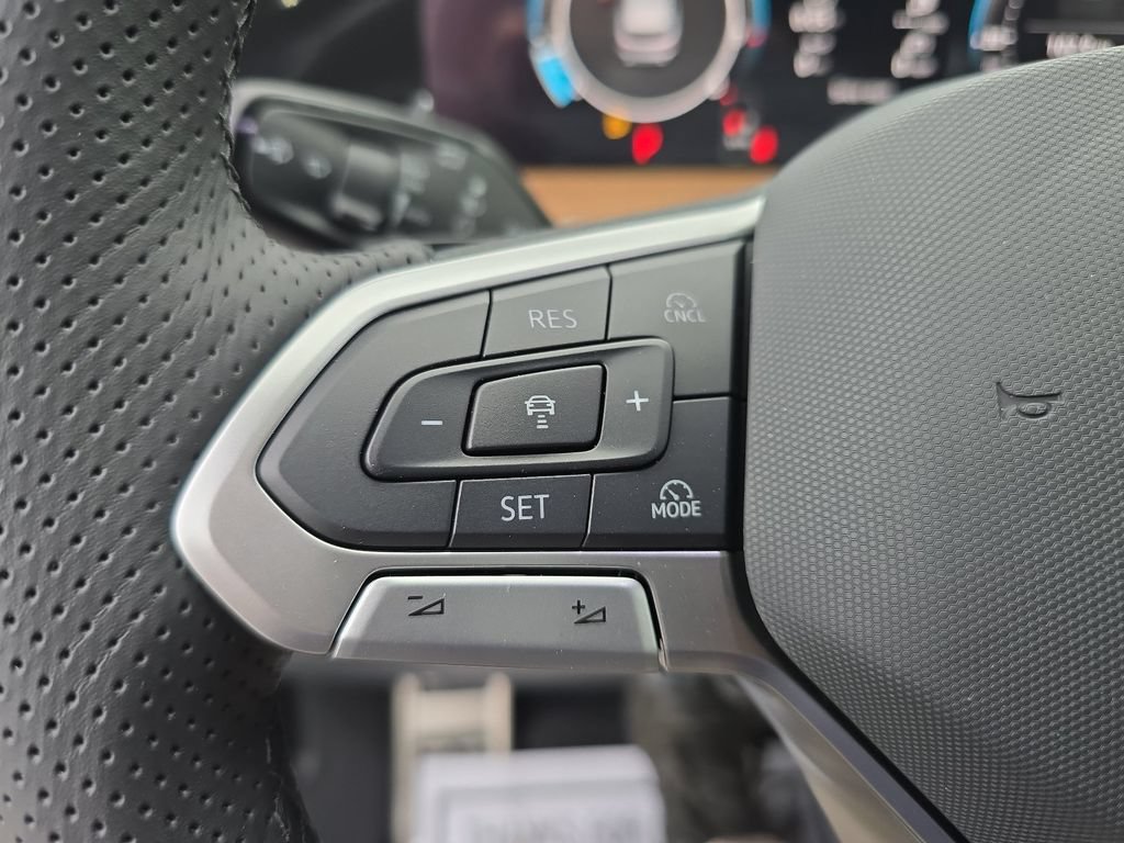 New 2026 Volkswagen Tiguan SEL R-Line AWD/4WD image 14