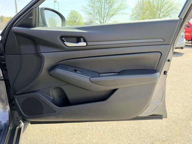 Used 2024 Nissan Altima 2.5 SV w/ SV Premium Package image 10