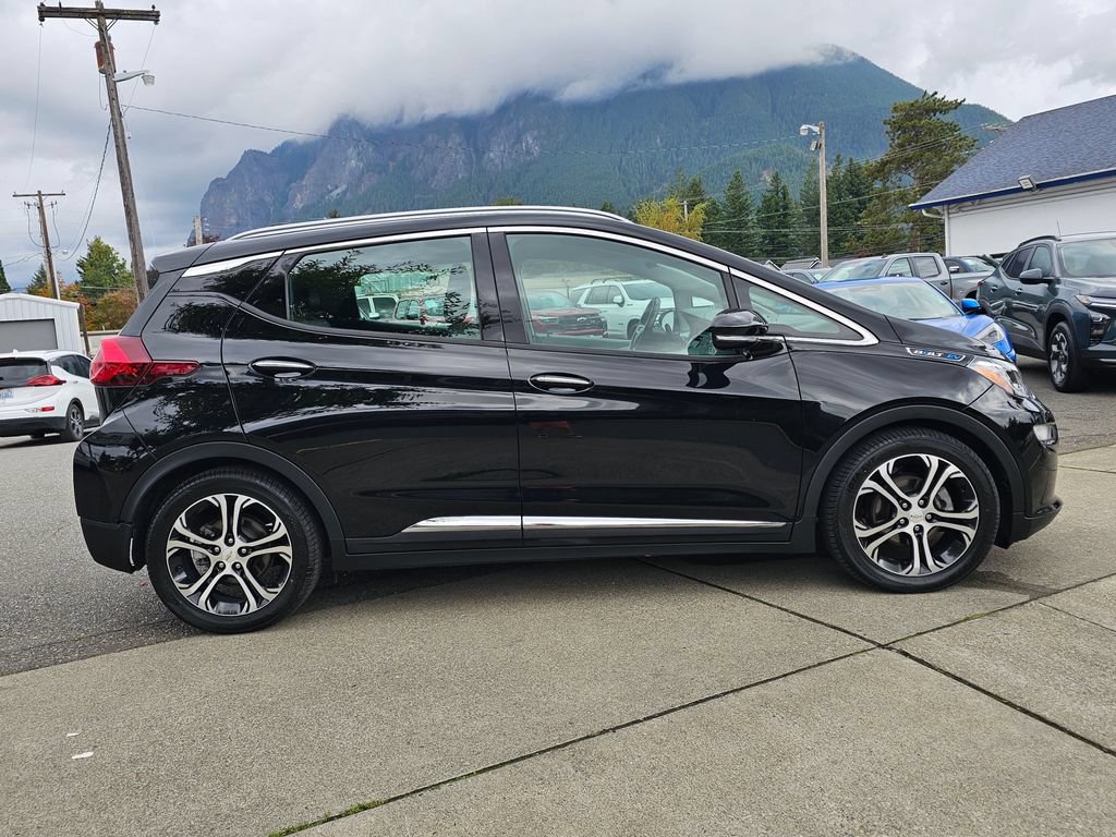 Used 2020 Chevrolet Bolt Premier w/ Infotainment Package FWD image 4