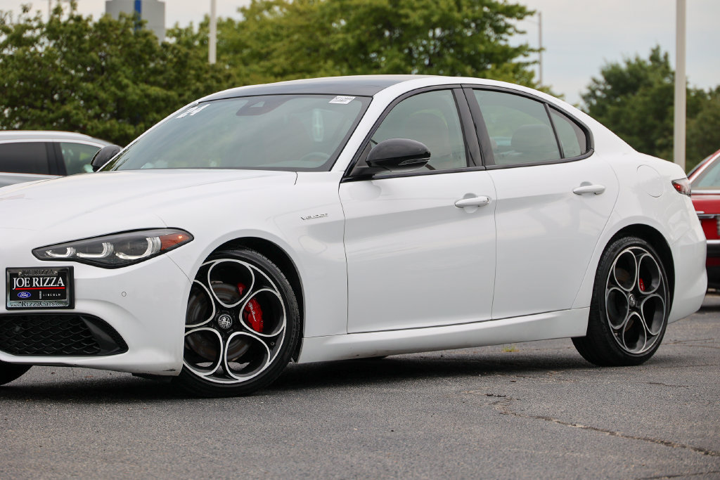 Used 2024 Alfa Romeo Giulia Veloce RWD image 17