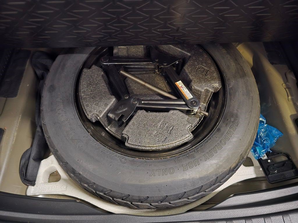 Used 2024 Toyota RAV4 AWD Hybrid image 37