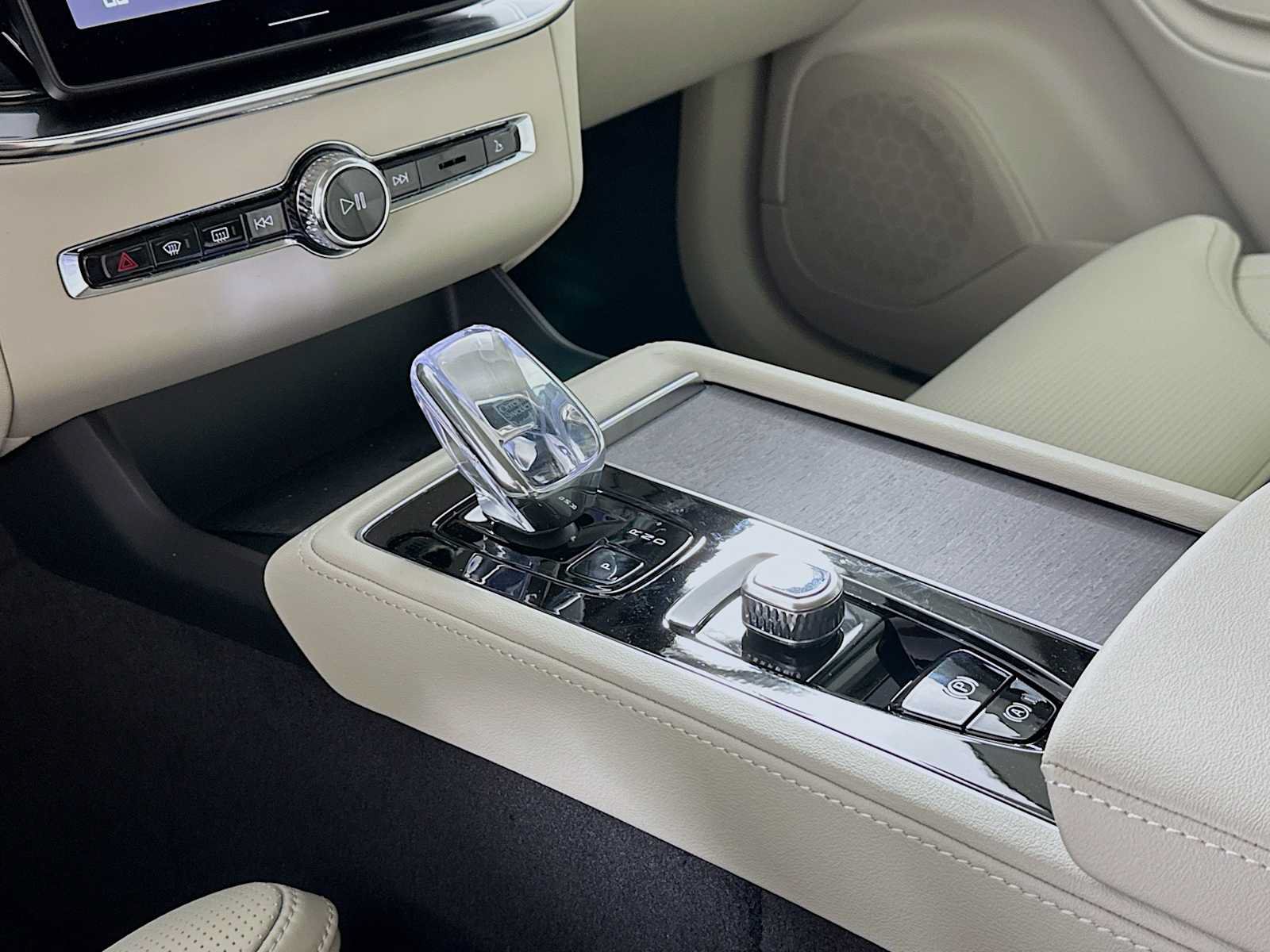 New 2026 Volvo XC90 T8 Ultra w/ Protection Package AWD/4WD image 15