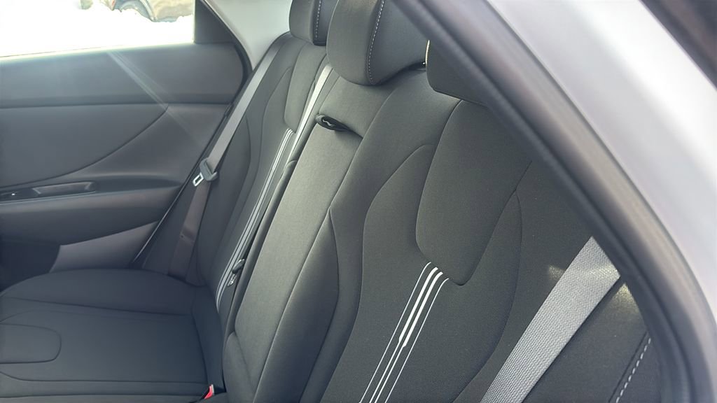 Used 2025 Hyundai Elantra SEL image 31