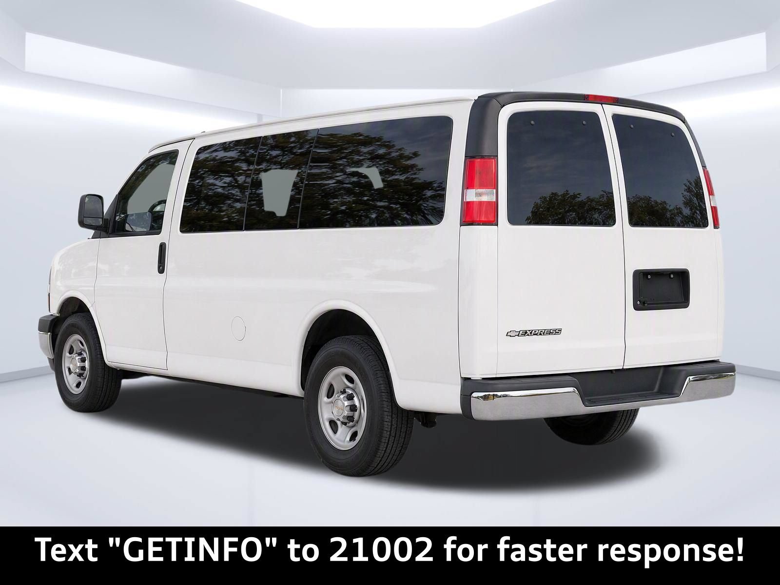 Used 2020 Chevrolet Express 3500 LT w/ LT Preferred Equipment Group RWD image 3
