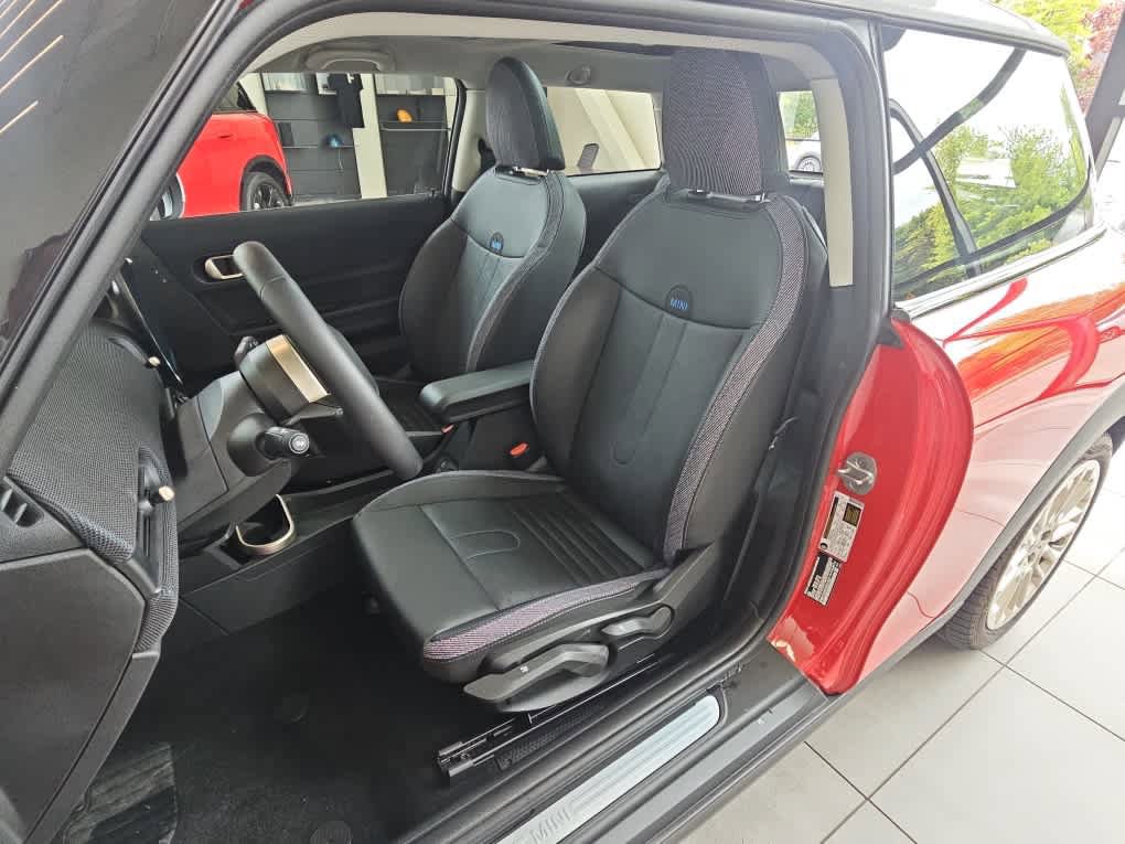 Certified 2025 MINI Cooper S FWD image 4
