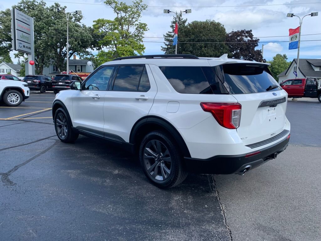 Used 2021 Ford Explorer XLT w/ Equipment Group 202A image 6