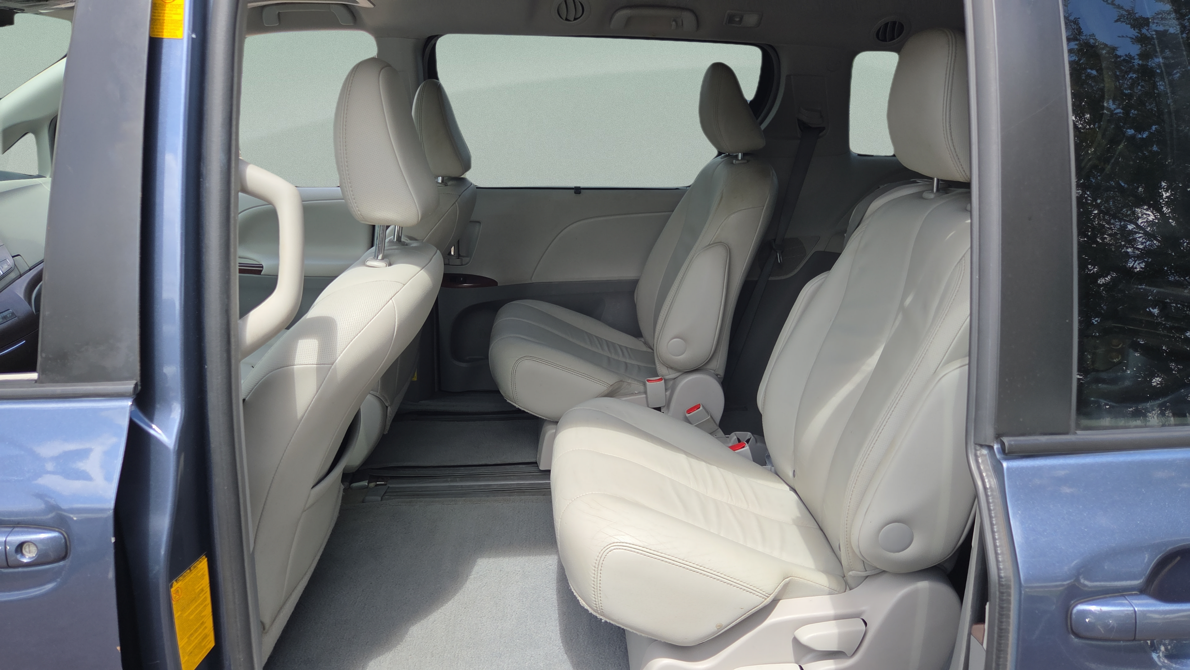 Used 2014 Toyota Sienna XLE FWD image 11