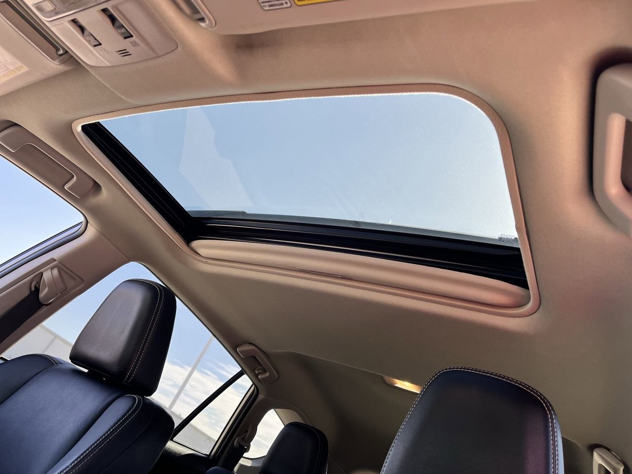 Used 2014 Toyota RAV4 Limited w/ Technology Package image 20