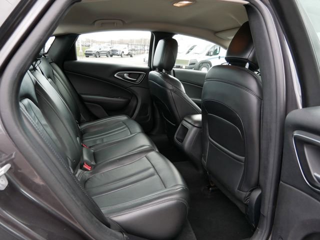 Used 2016 Chrysler 200 Limited image 17