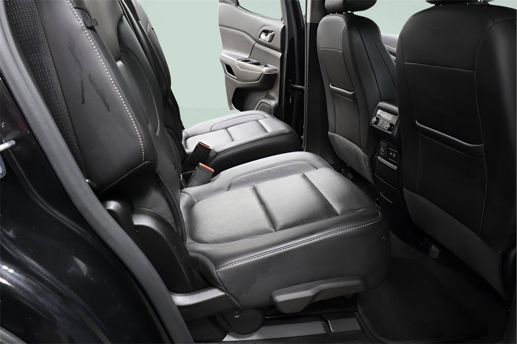 Used 2023 GMC Acadia SLT w/ GMC Pro Grade Package image 28