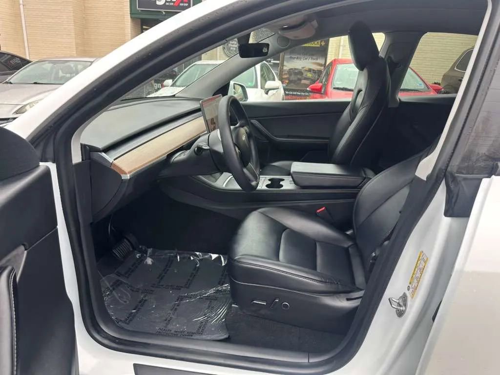 Used 2021 Tesla Model Y Long Range image 38