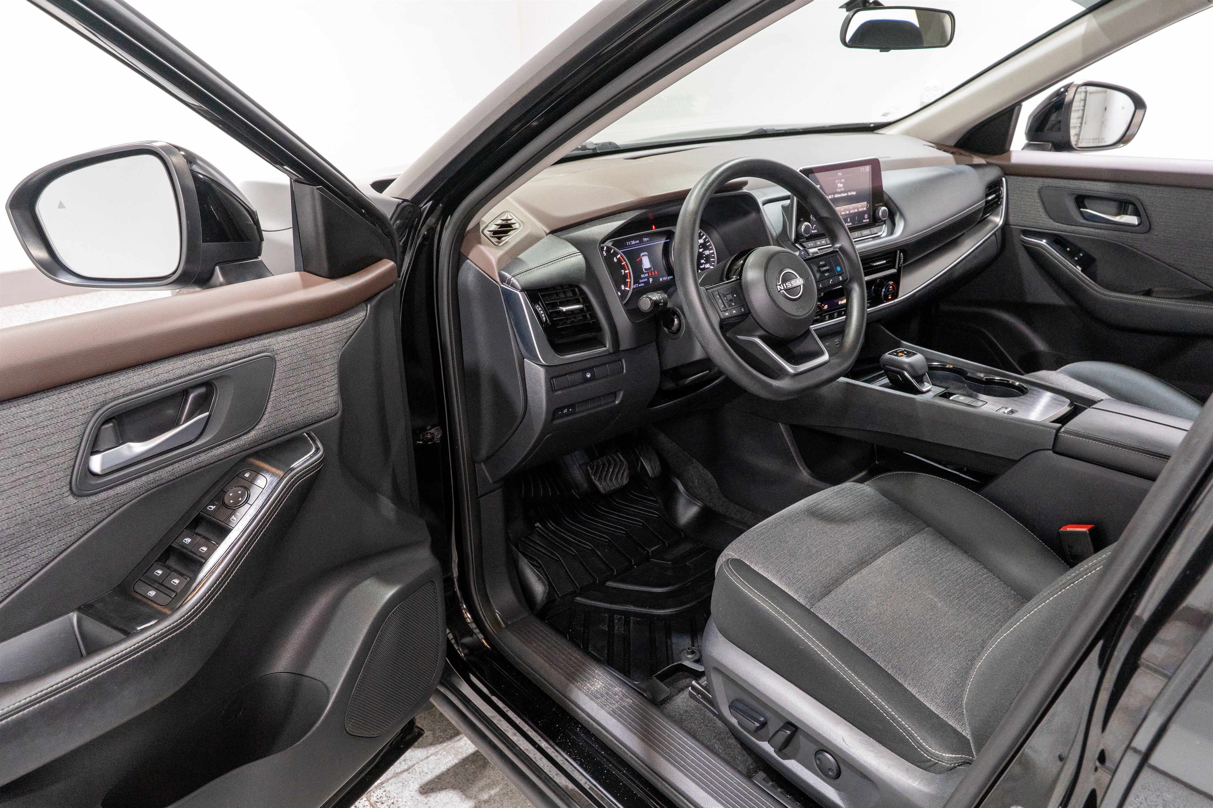 Used 2022 Nissan Rogue SV FWD image 12