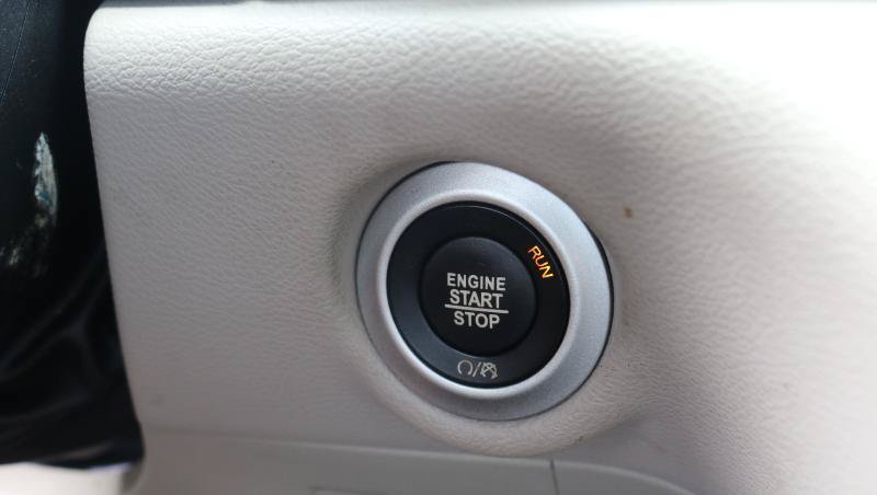 Used 2020 Chrysler Pacifica Touring w/ Tire & Wheel Group FWD image 13
