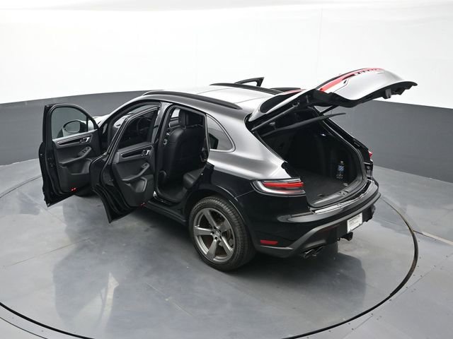 Certified 2025 Porsche Macan AWD/4WD image 29