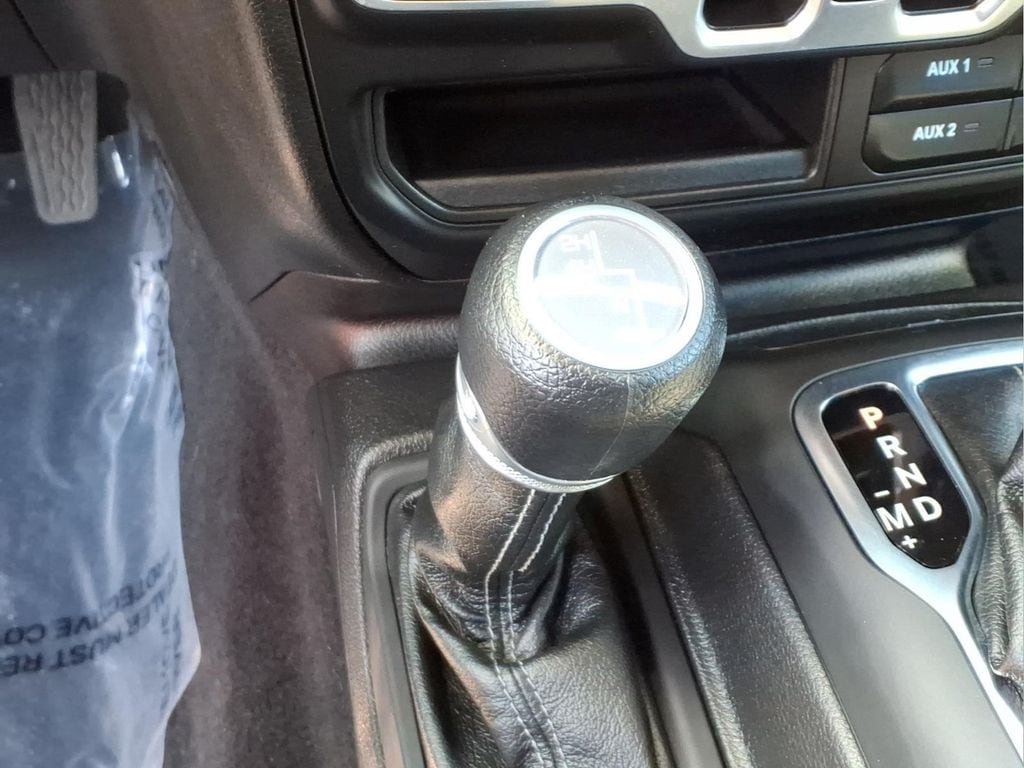 Used 2025 Jeep Gladiator Sport AWD/4WD image 22