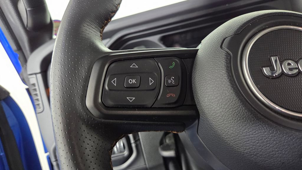 Used 2024 Jeep Gladiator Mojave w/ Technology Group image 16