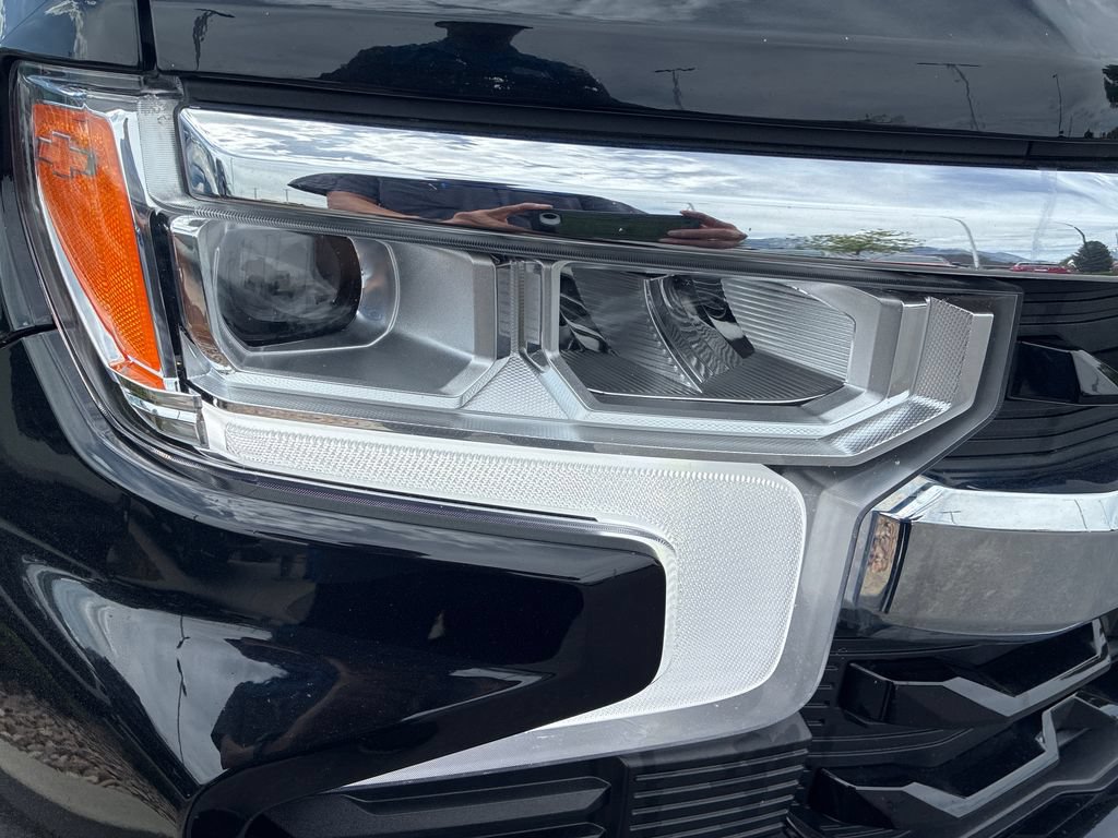 Used 2023 Chevrolet Silverado 1500 LT AWD/4WD image 2