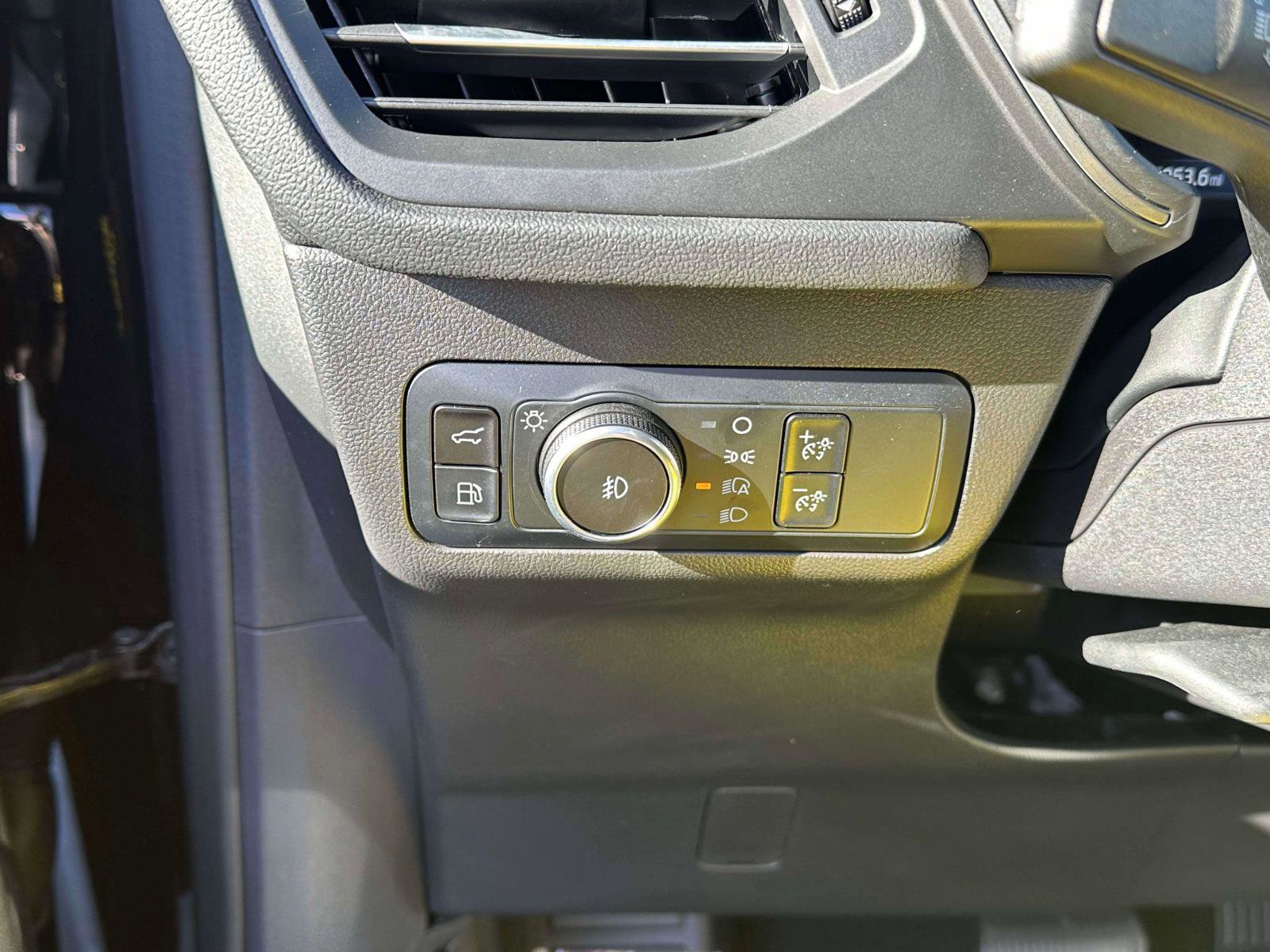 Used 2024 Ford Escape SE image 20