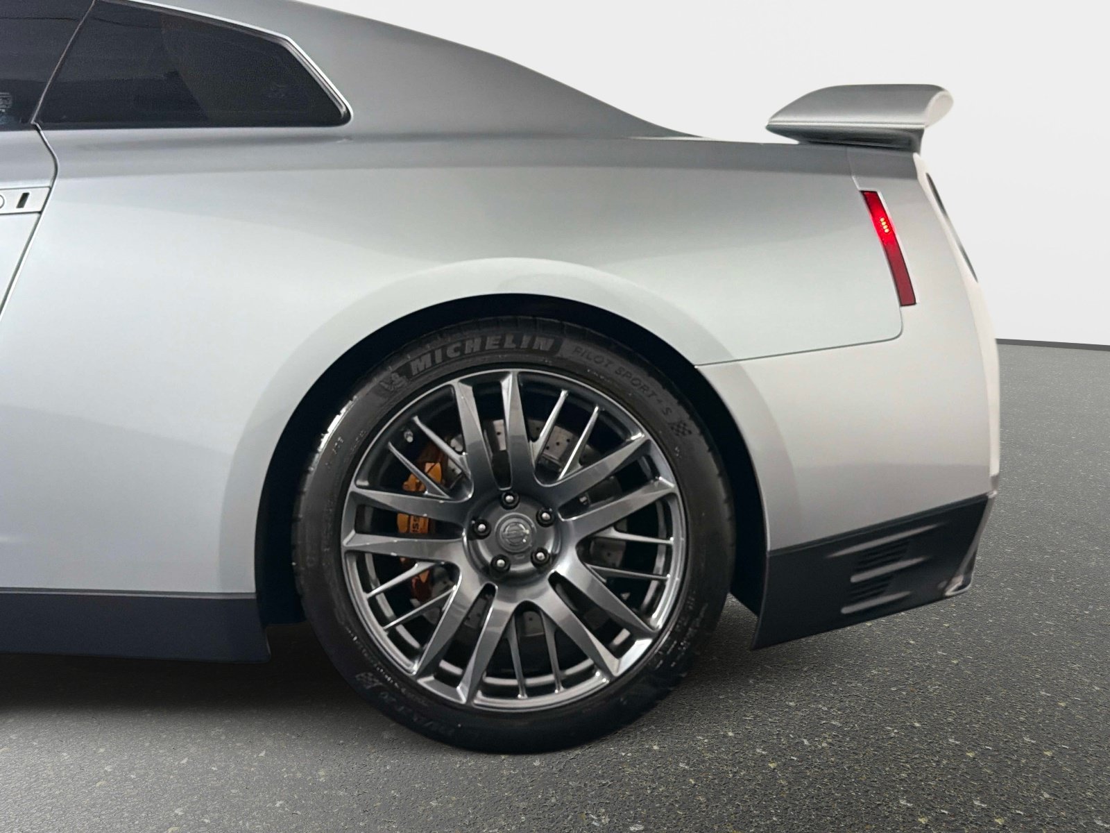 Used 2016 Nissan GT-R Premium AWD/4WD image 15