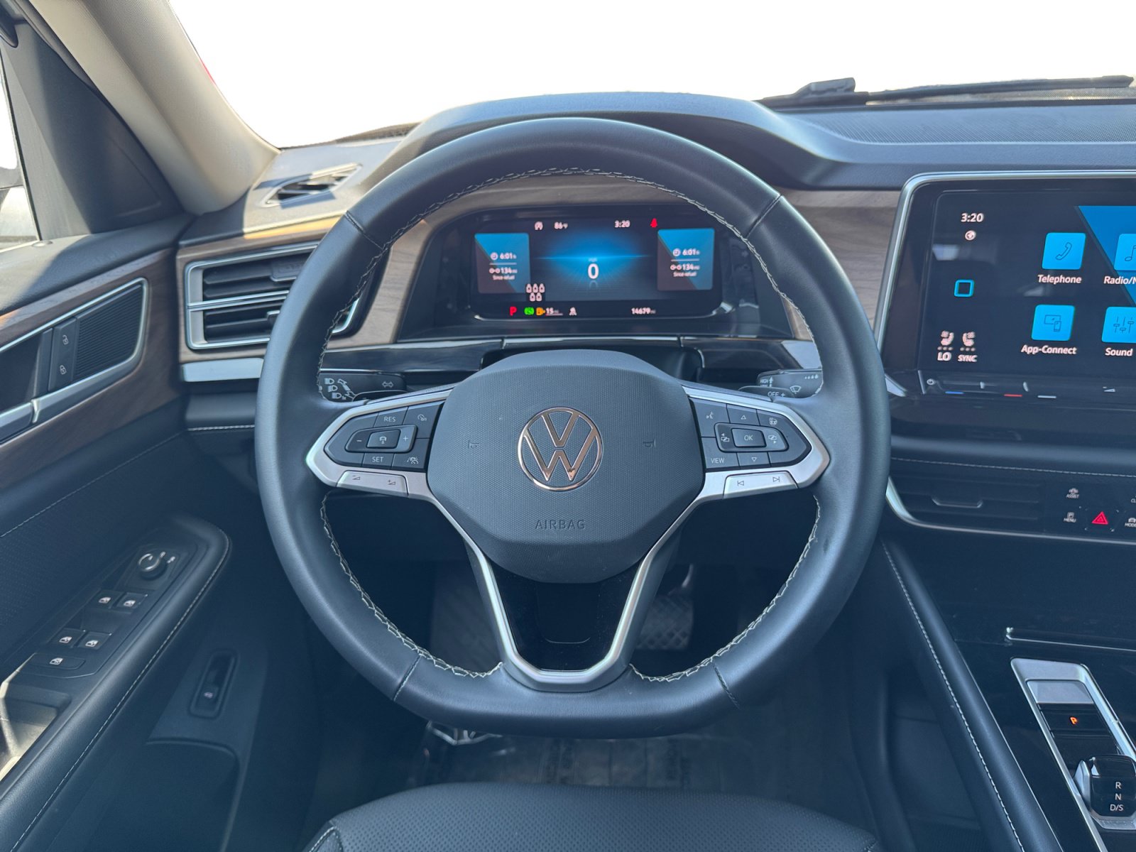 Used 2025 Volkswagen Atlas SE FWD image 12