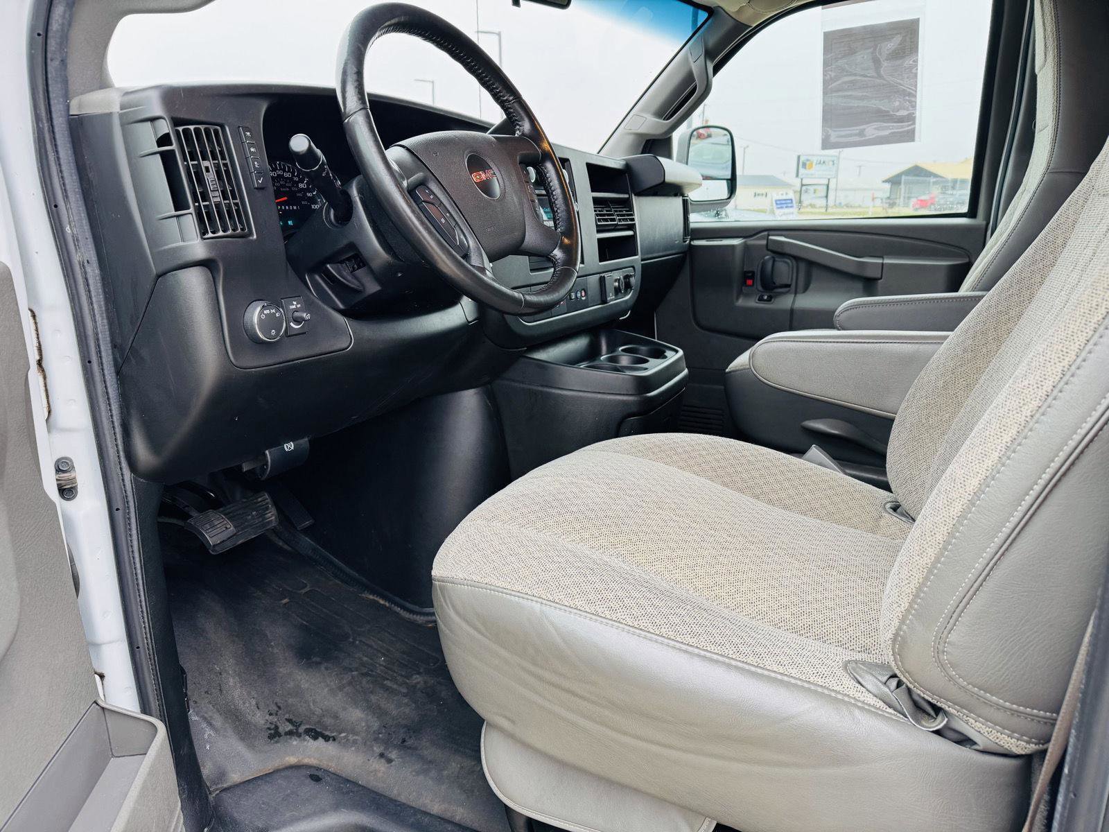 Used 2022 GMC Savana 2500 Extended w/ Driver Convenience Package image 3