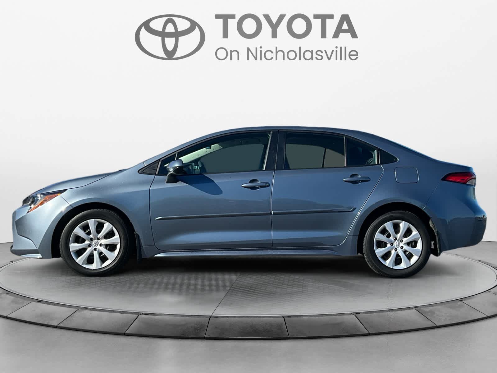 Used 2024 Toyota Corolla LE FWD image 2