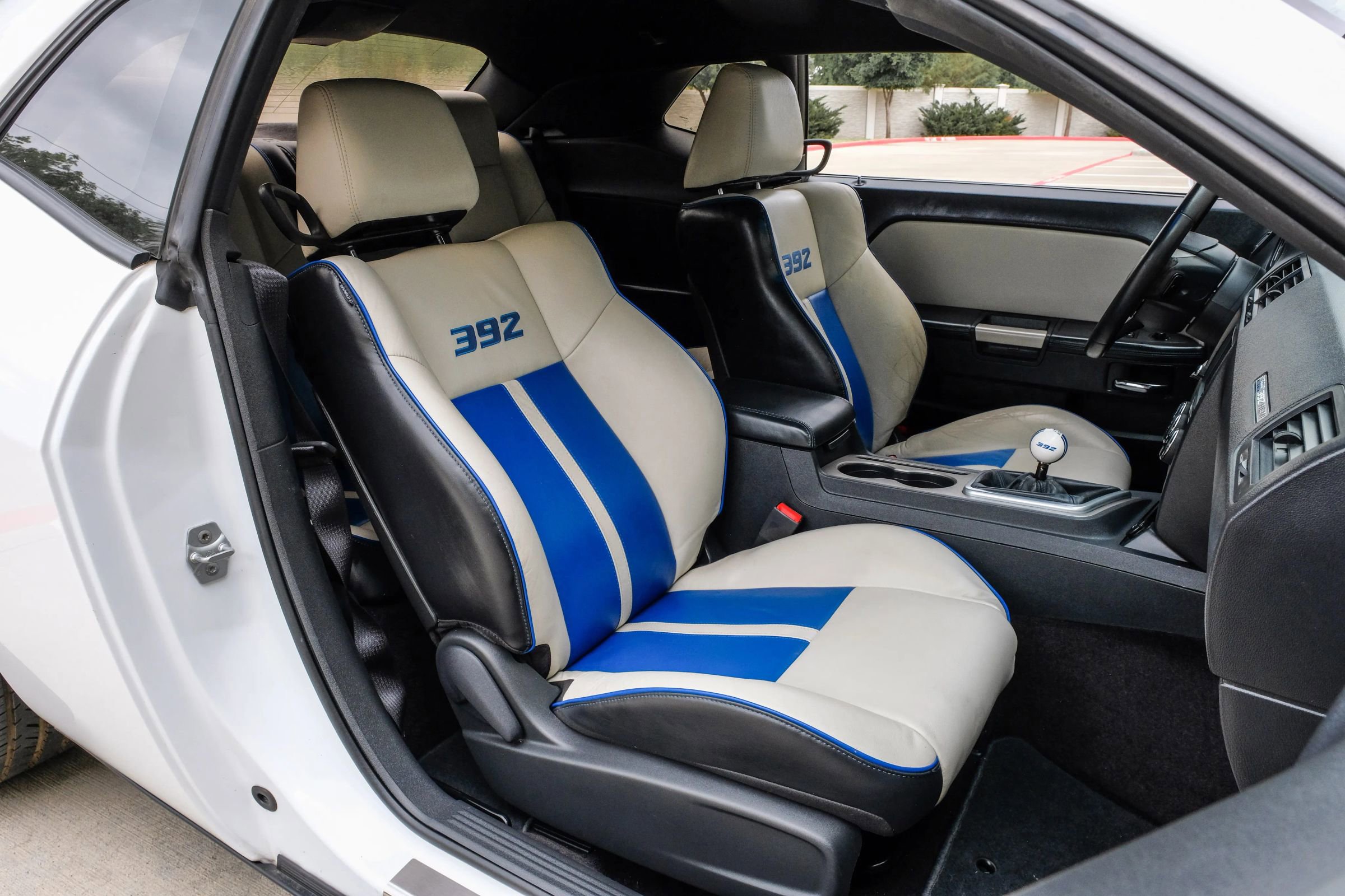 Used 2011 Dodge Challenger SRT8 RWD image 39
