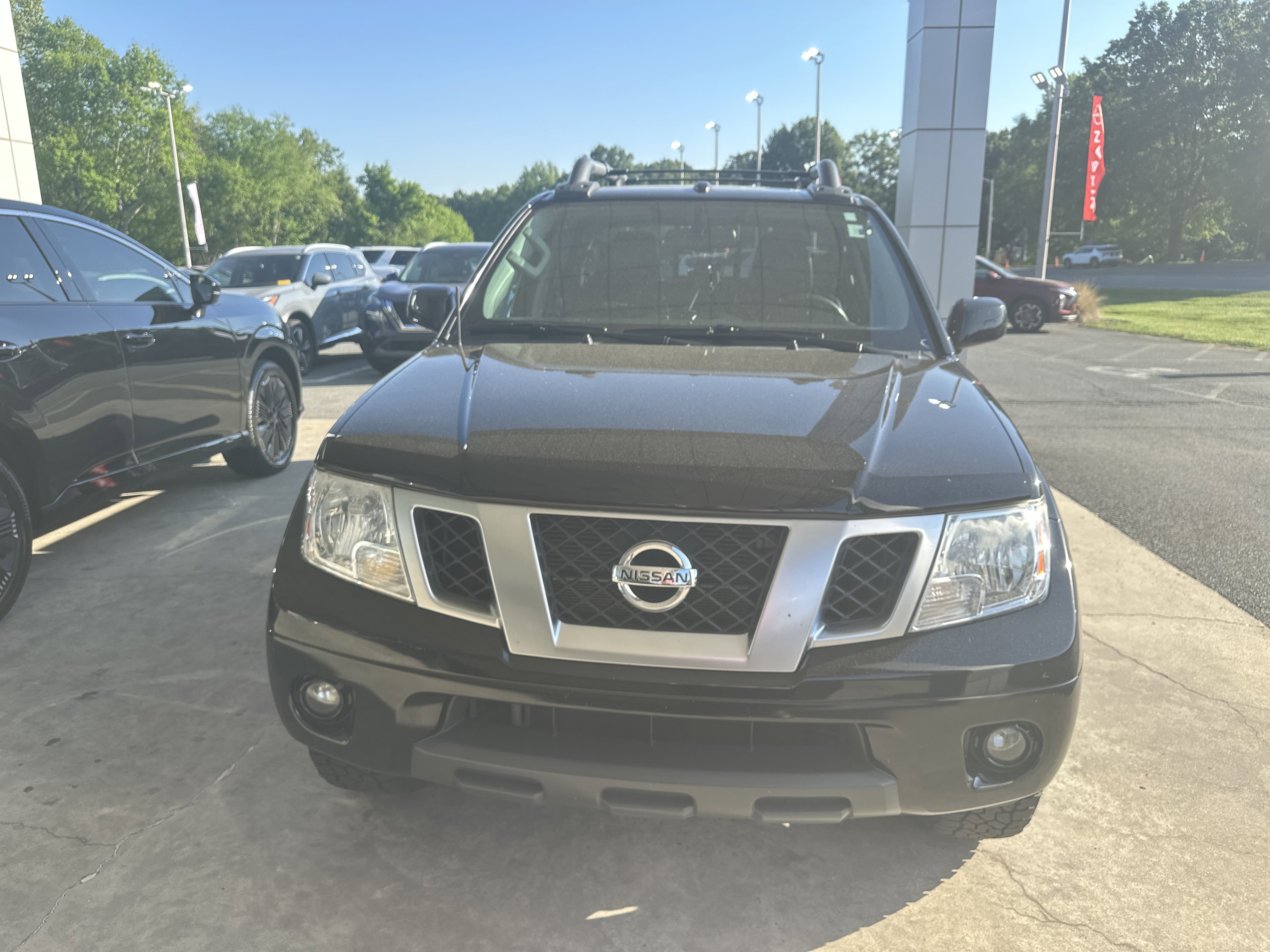 Used 2021 Nissan Frontier PRO-4X w/ Pro-4x Utility Package image 5