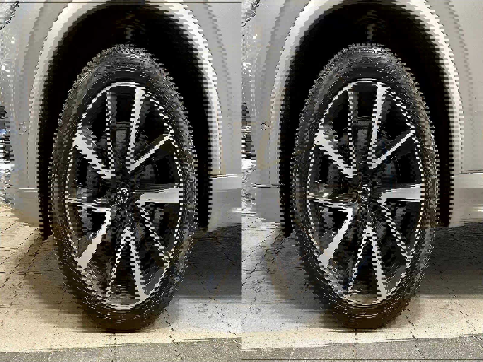 Used 2023 Volvo XC90 B6 Plus w/ Protection Package image 7