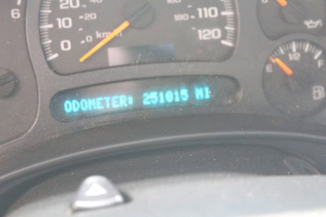 Used 2005 Chevrolet Silverado 2500 W/T w/ Skid Plate Package AWD/4WD image 29