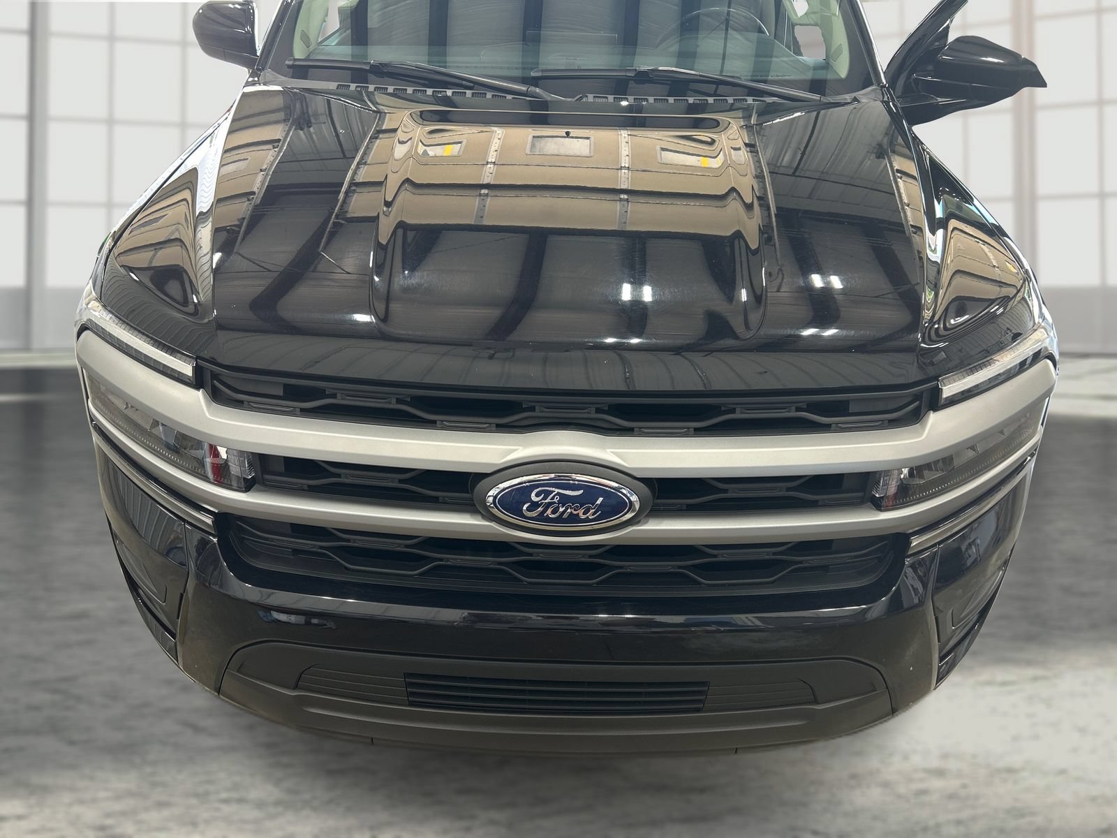 Used 2024 Ford Expedition XLT AWD/4WD image 19