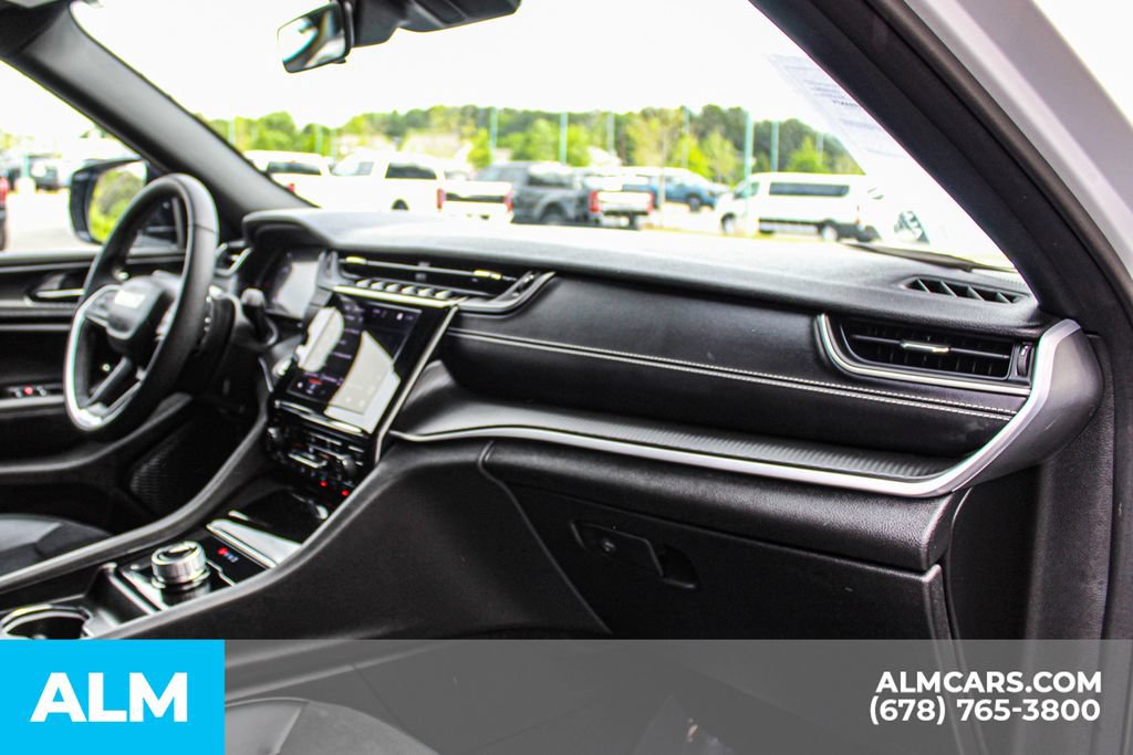 Used 2025 Jeep Grand Cherokee Altitude AWD/4WD image 23