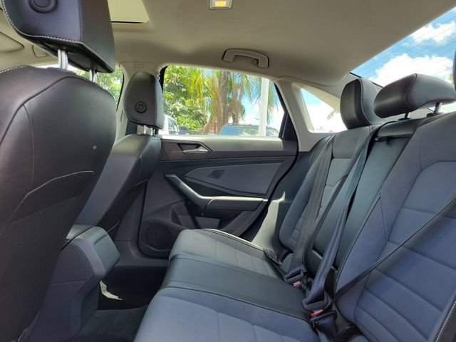 Used 2025 Volkswagen Jetta SE FWD image 8