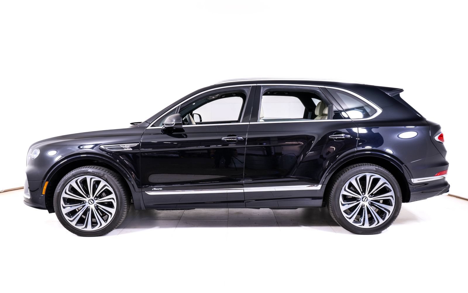 Used 2025 Bentley Bentayga AWD/4WD image 2