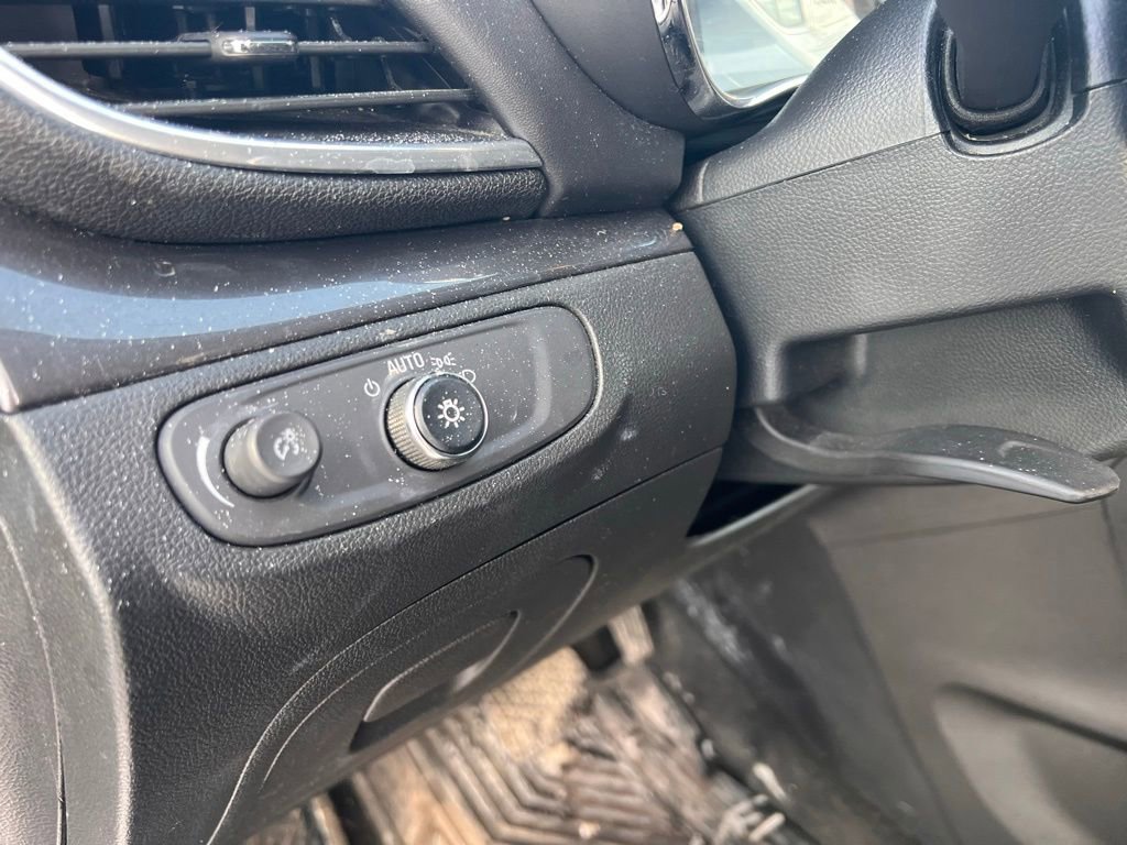 Used 2021 Buick Encore Preferred image 11