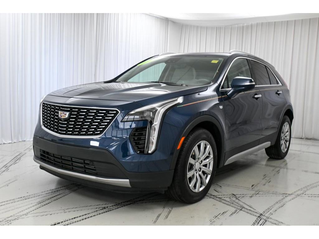 Certified 2022 Cadillac XT4 Premium Luxury w/ Enhanced Visibility Package AWD/4WD image 4