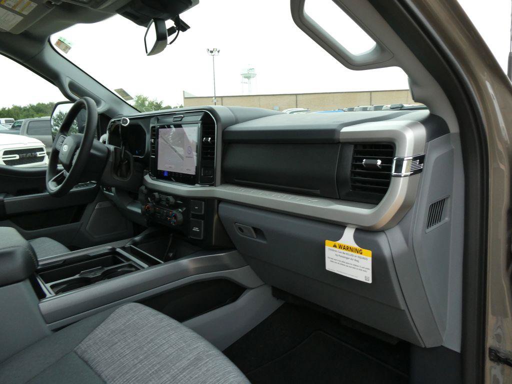 New 2026 Ford F250 XLT w/ XLT Premium Package AWD/4WD image 15